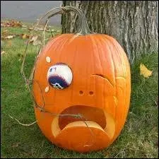 Une autre ide trs amusante de citrouille, qui semble se faire peur elle-mme ! L'ide est de lui donner une expression grce ici  ?
