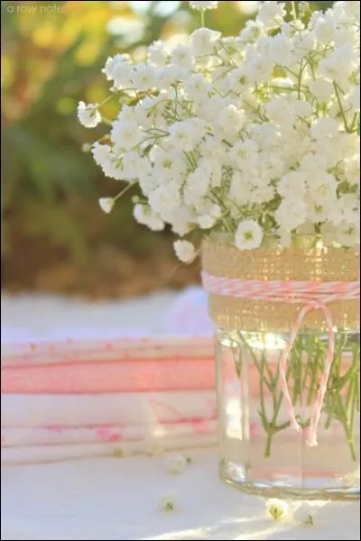 Avec ces quelques fleurs, on ralise un bouquet tout  fait magique. Un joli ruban, et c'est tout ! Quelles sont ces fleurs ?