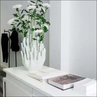 Le vase met merveilleusement en valeur les fleurs qui ont t choisies, qui sont des... ?