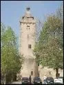 Dans quelle commune du Haut-Rhin peut-on voir cette tour carre en hauteur, mais  la base cylindrique, qui servit de prison aux sorcires ?