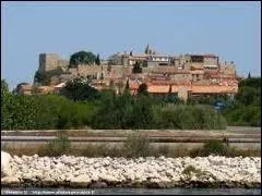 Je vais vous faire visiter la ville de Fos-sur-Mer. Comment nomme-t-on les habitants de cette commune ?