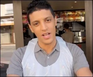 Avec qui chante-t-il  C'est la hass  ?