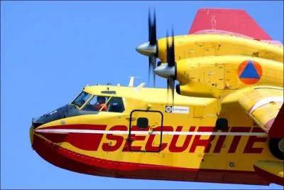 A combien de mtres largue-t-il l'eau ?