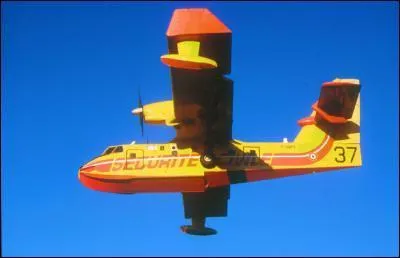 Combien pse le Canadair  vide ?