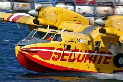 O est situe la base des Canadairs ?