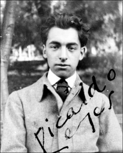 Tout d'abord, un hommage rendu  ce libre penseur chilien, crivain sous le nom de plume 'Neftal Ricardo Reyes Basoalto' :