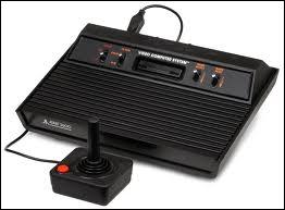 Quel est le nom de cette console sortie en 1977 ?