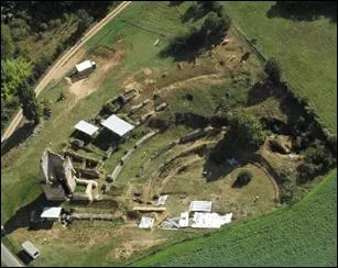 Avant d'arriver  Chtellerault, arrtons-nous un instant pour dcouvrir les restes d'un thtre gallo-romain, combien de spectateurs pouvaient y trouver place ?