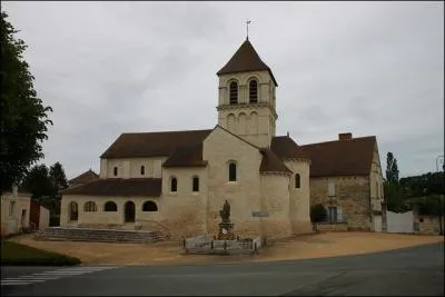 Quittons maintenant la ville pour visiter une des plus remarquables petites glises romanes de la vienne, dans quel bourg nous dirigeons-nous ?
