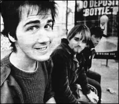 Quel ami du chanteur est le bassiste du groupe ?