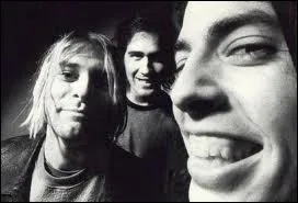 Qui devient le batteur du groupe aprs la sortie du premier album ?