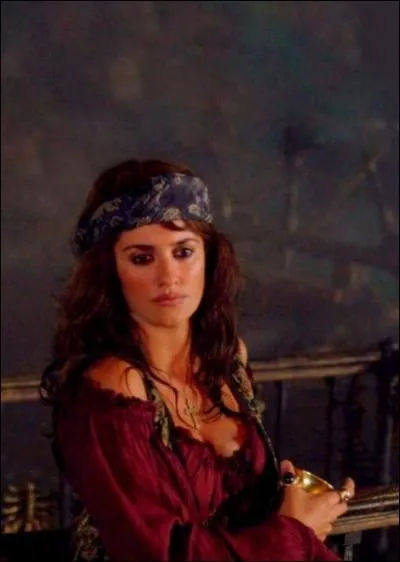 Je suis la seconde du Queen Ann's Revenge, dont mon pre Barbe Noire est le capitaine. Interprte par Penelope Cruz dans le 4e volet de  Pirates des Carabes , je suis Anglo-espagnole. Je me nomme...