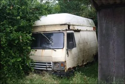 La photo reprsente un utilitaire Peugeot...