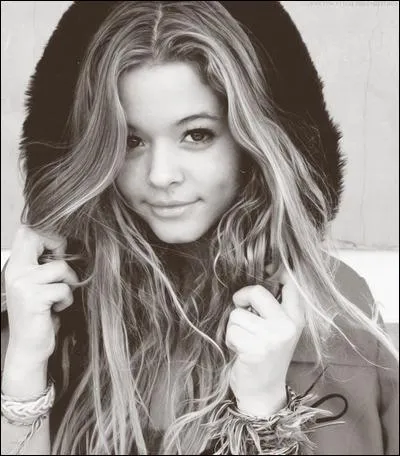 Comment sont les cheveux de son ancienne amie ?