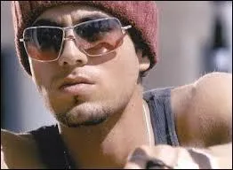 Il a choisi de chanter comme papa. De qui est-il le fils ?