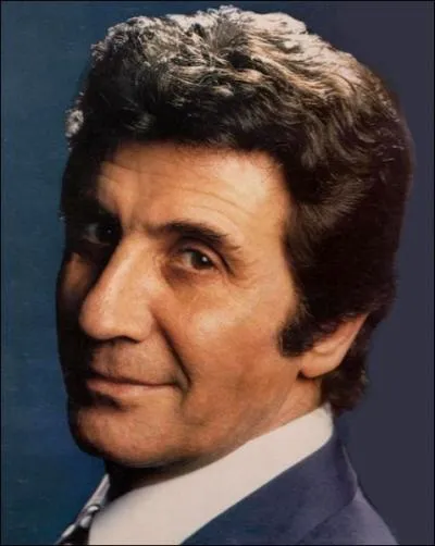 Chanteur, compositeur, pianiste et acteur n le 24 octobre 1927, surnomm  Monsieur 100. 000 volts  :  L'important c'est la rose ,  Je t'appartiens ,  L'indiffrence 