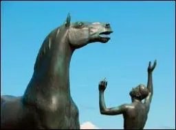 A quel roi appartenaient les juments mangeuses d'hommes qu'Hracls a captures lors de son huitime travail ?