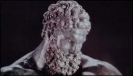 Quel roi ordonna  Hracls d'accomplir ses 12 travaux ?