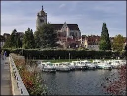 Je vous emmne  Dole. Quel est le nom des habitants de cette ville ?