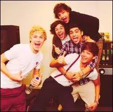 Qui a demand vingt-deux fois  la mme fille de sortir avec lui ?