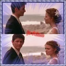 A quoi Haley reconnat que c'est bien Nathan derrire la porte de tutorat ?