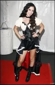 Comment s'appelle cette jeune fille ?