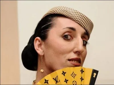 1993. Une femme qui maquille des cadavres, une autre qui cherche le scoop...