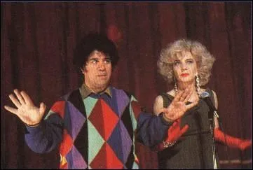 1991. Rebeca et sa mre, leur pass et leur prsent vus par une lucarne.