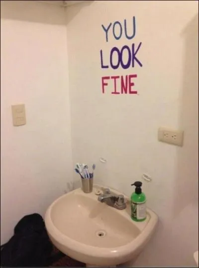 N'est-ce pas le meilleur moyen d'tre toujours en forme le matin ? La salle de bain 1-sans miroir et 2- qui vous dit... ?