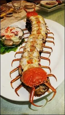 Avez-vous jamais vu faon moins apptissante, voire coeurante, de prsenter un plat de crabes que cette sorte de... ?