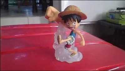 Sur cette image, quelle attaque utilise Luffy ?