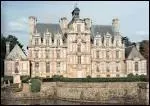 Situ prs de Bernay en Normandie, le chteau de Beausmnil fut difi entre 1633 et 1640. Faade en briques et pierres, ornementation baroque, dans quel dpartement est-il ?