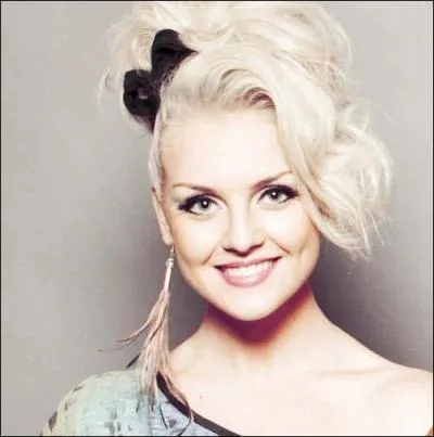 Zayn sort avec une jeune fille dnomme Perrie Edwars, quel est son deuxime prnom ?