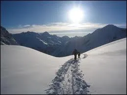 Neige poudreuse se traduit par :