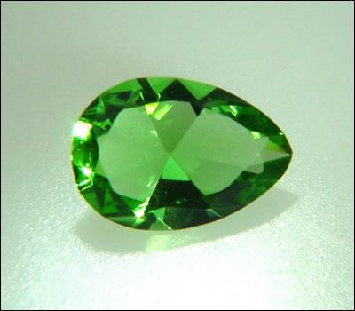 Quel diamant, vert très pâle fut la propriété d'Auguste le Fort vers 1700 ?