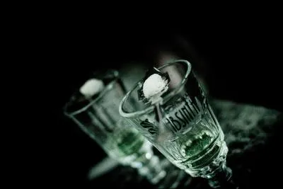 La rputation nfaste de l'absinthe dit qu'elle rend :