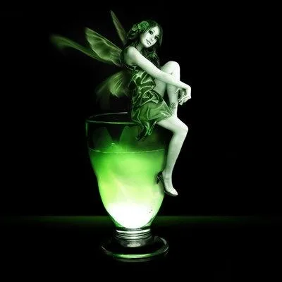 En Suisse l'absinthe claire est populaire, fabrique sans tape de coloration. Le mlange d'herbes qui la compose est diffrent. On l'appelle :