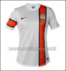 Quelle quipe joue avec ce maillot ?