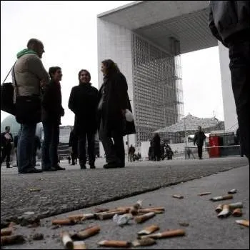 Combien risque de vous coter un jet de mgot dans un endroit public de Paris, si la requte de valorisation de l'amende adresse  Manuel Valls par le maire de Paris est retenue ?