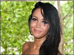 Pourquoi Caroline n'aime-t-elle pas Nabila ?