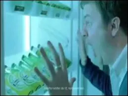 Voici une pub hilarante, non diffuse en France ! Elle est courte mais trs bien conue et trs bien joue par les acteurs. Le produit est une boisson alcoolise en bouteille verte tiquette verte. .