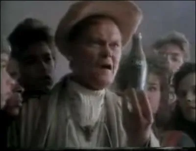 Ce produit vaut ce qu'il vaut, mais il a su mettre en scne quelques pubs mmorables, dont celle-ci, sur une quipe d'archologues du futur visitant la Terre, incapable de reconnatre une trouvaille. .