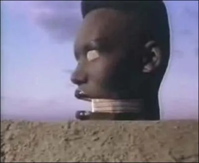 Encore Jean-Paul Goude aux commandes pour ce spot cratif et magnifique, dont la star est Grace Jones, alors son pouse. Quel est le produit ?