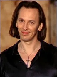 Le sorcier Eames tue des sorcires afin de s'accaparer leurs pouvoirs. Quels sont les pouvoirs qu'il ne possde pas ?