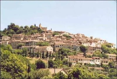 Quel est ce magnifique village perch entre mer et montagne  350 m d'altitude, situ dans le Var sur une petite route pittoresque qui relie Frjus et la route Napolon entre Castellane et Grasse ?