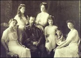 Suite  la rvolution de fvrier 1917, Nicolas II et sa famille furent excuts  Iekaterinbourg le 17/7/1917.