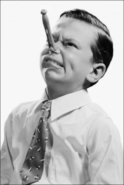 Papa, papaaaa, pourquoi on met une pizza qui est ronde dans une boite carre et on la dcoupe en triangles, hein ?