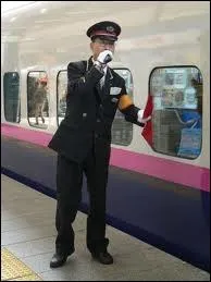 Compltez l'expression familire   En voiture, -------  avec le bon prnom pour exprimer qu'il est temps d'y aller.