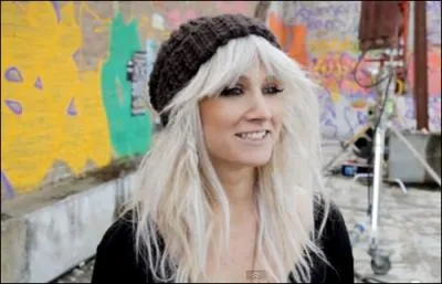 Comment s'appelle leur maquilleuse ?