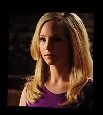 De qui Caroline est-elle amoureuse dans la premire saison ?